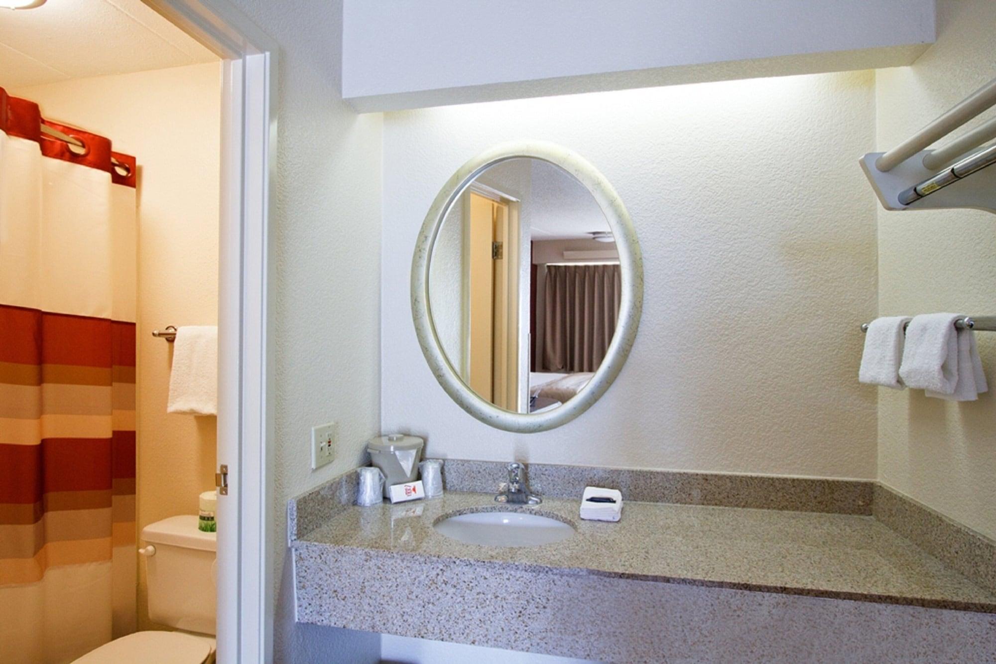 Red Roof Inn Princeton - Ewing Лоренсевилл Экстерьер фото